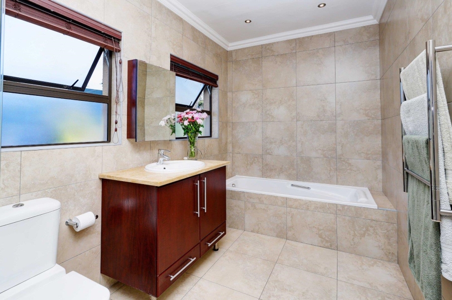 4 Bedroom Property for Sale in Welgemoed Western Cape